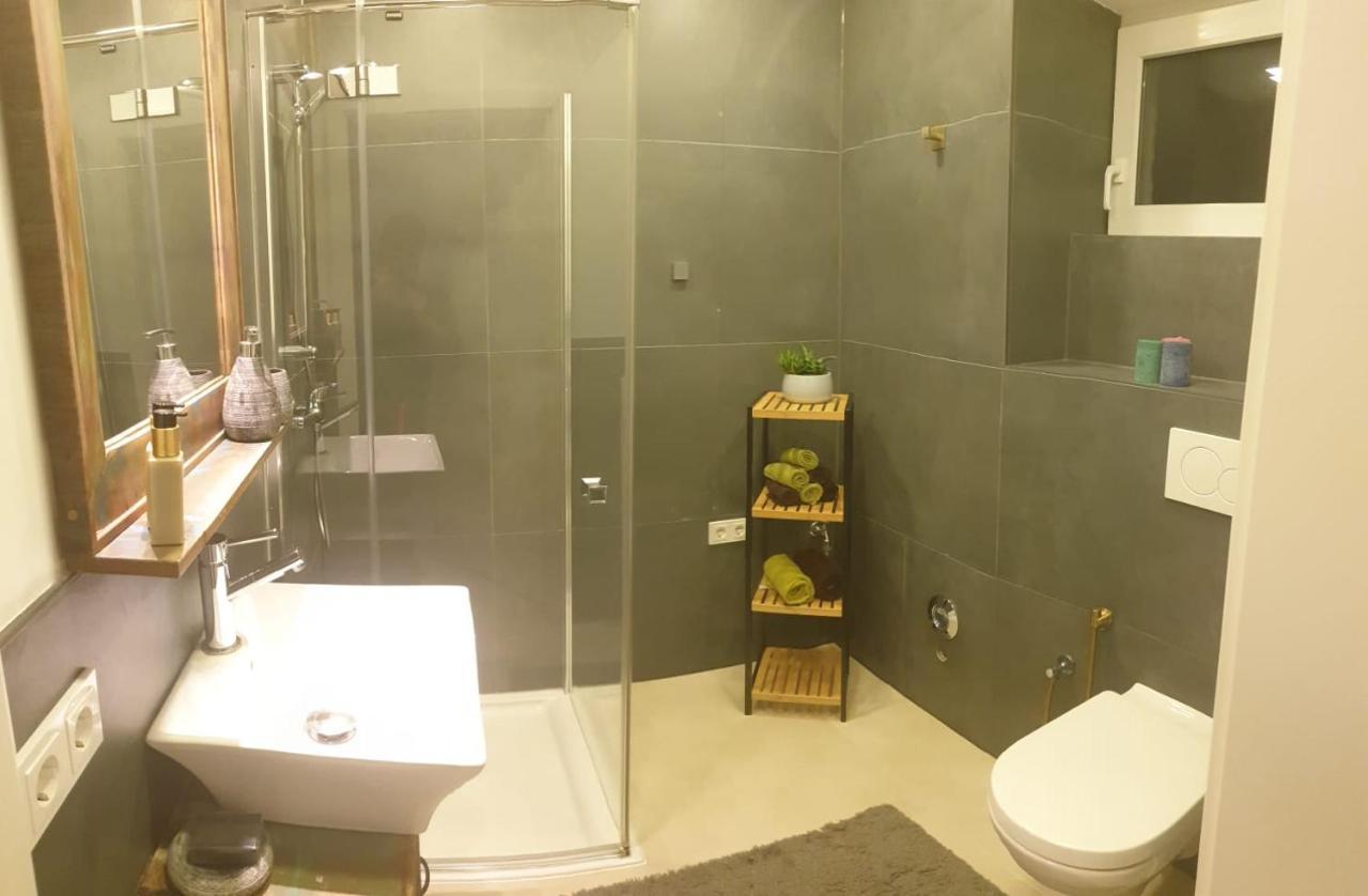 Apartment Mit Schoener, Moderner Einrichtung Cologne Luaran gambar