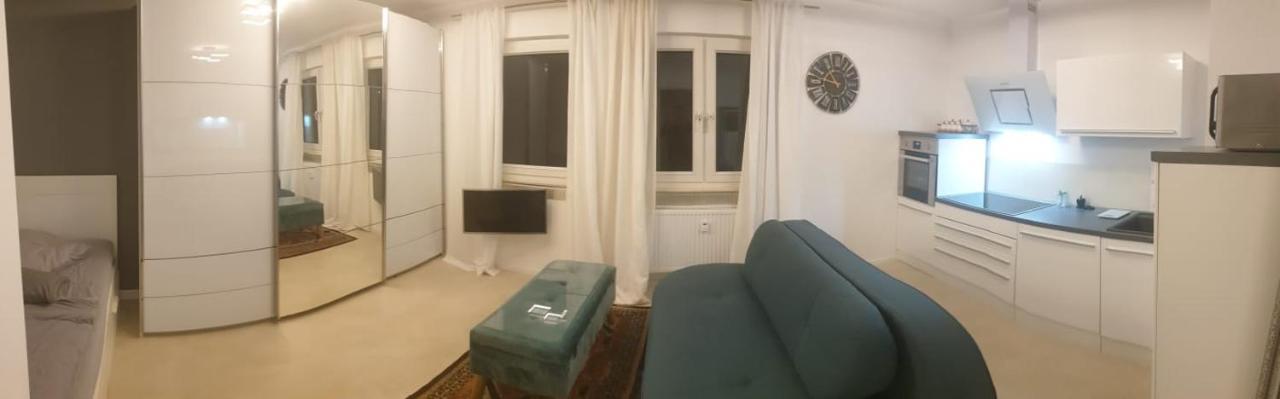 Apartment Mit Schoener, Moderner Einrichtung Cologne Luaran gambar